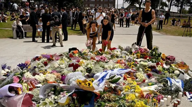 Namoonni yaadannoo namoota haleellaa Awustiraaliyaan ajjeefamaniif abaaboo yeroo kaa'anitti