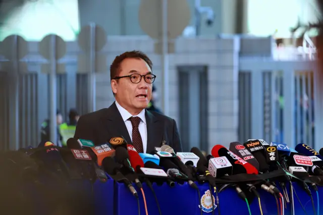 警方國安處總警司李桂華在散庭後見記者。