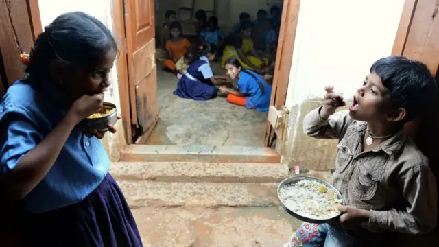 मिड डे मील की सांकेतिक तस्वीर