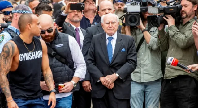 John Howard bụbu Praịm mịnịsta mba Ọstrelia sonyere n'emume ikwanyere ndị nwụrụ ugwu ikpeazụ