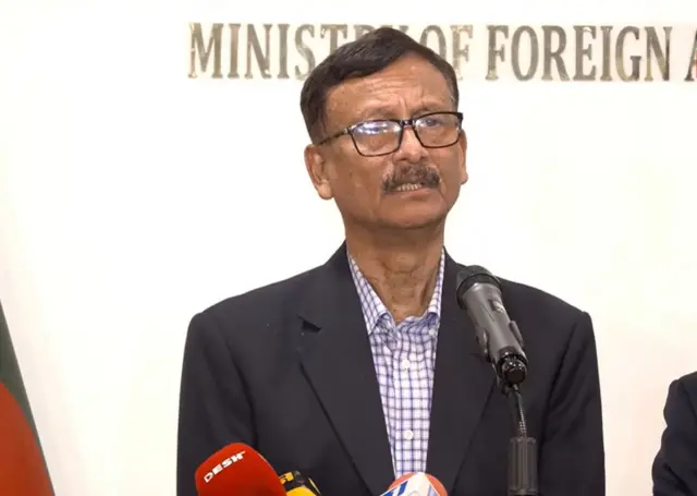 বুধবার বিকেলে ঢাকায় পররাষ্ট্র মন্ত্রণালয়ের ব্রিফিংয়ে মি. হোসেন
