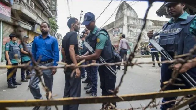 পুলিশি তল্লাশি