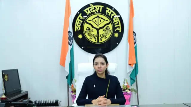 बाग़पत की ज़िलाधिकारी  अस्मिता लाल