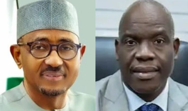 Farouk Ahmed bụbu Onyeisi ụlọọrụ ‘Nigerian Midstream and Downstream Petroleum Regulatory Authority (NMDPRA)’ na Gbenga Komolafe bụbu onyeisi ụlọọrụ Nigerian Upstream Petroleum Regulatory Commission (NUPRC).