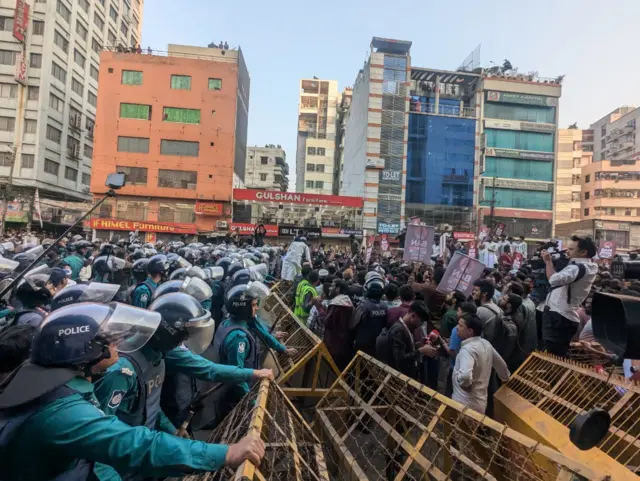 পুলিশের বাধার মুখে 'মার্চ টু ইন্ডিয়ান হাইকমিশন' কর্মসূচি