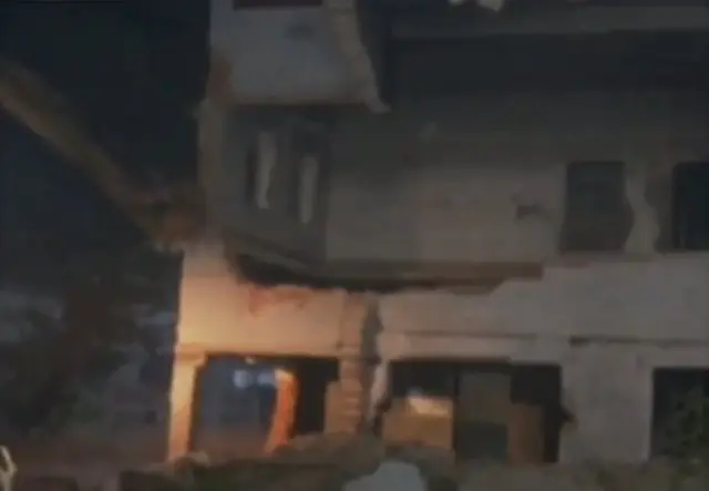 ধানমন্ডি ৩২ নম্বরে ভাঙচুর