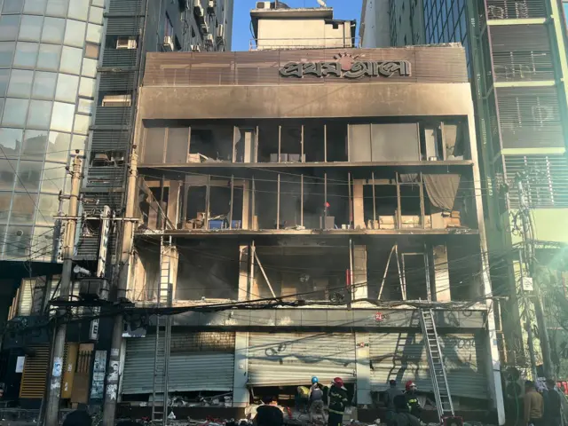 আগুনে ক্ষতিগ্রস্ত প্রথম আলোর অফিস