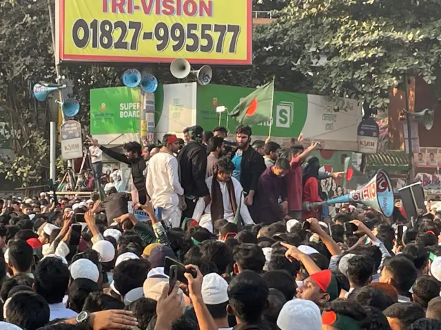 ওসমান হাদিকে হত্যার প্রতিবাদে শাহবাগে সমাবেশ