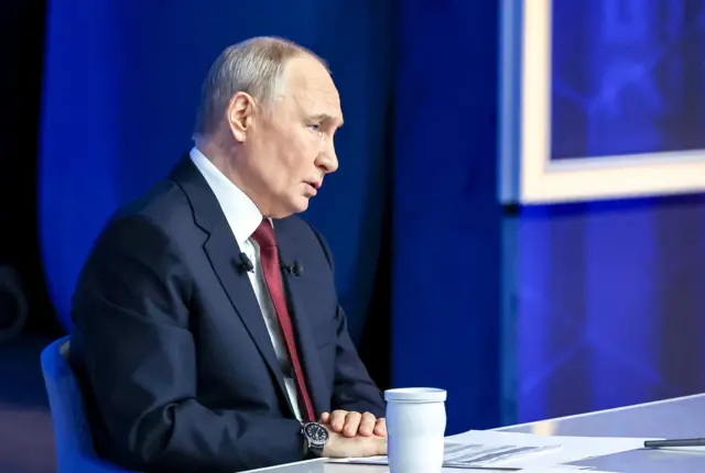 Мрачный Путин.