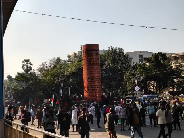 শাহবাগ মোড়ে অবস্থান নিয়েছে বিক্ষোভকারীরা