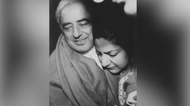 रुबैया सईद अपने पिता मुफ़्ती मोहम्मद सईद के साथ