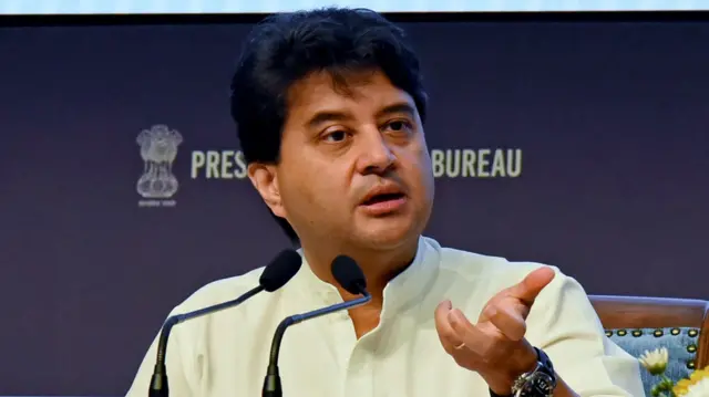 संचार मंत्री ज्योतिरादित्य सिंधिया