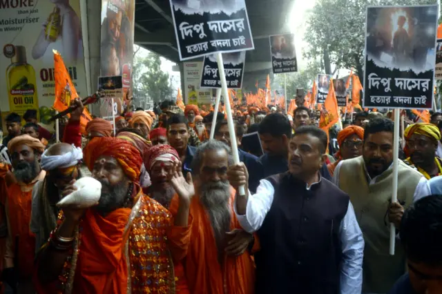 কলকাতায় বাংলাদেশ উপদূতাবাসের কাছে হিন্দুত্ববাদী সংগঠনগুলির মিছিলে বিজেপি নেতা শুভেন্দু অধিকারী