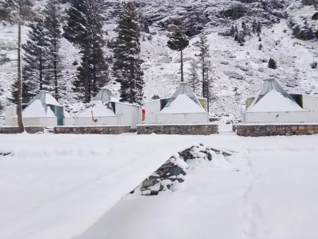 برفباری کے بعد مہوڈنڈ جھیل کا ایک منظر