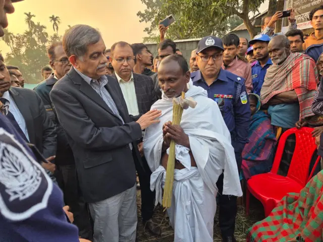দিপু চন্দ্র দাসের পরিবারের সদস্যদের সমবেদনা জানান শিক্ষা উপদেষ্টা