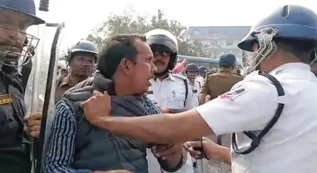 हावड़ा ब्रिज पर प्रदर्शन
