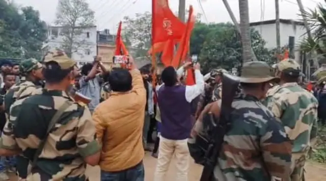 हिंदू संगठन के नेताओं का विरोध प्रदर्शन