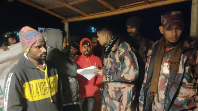 পুশইন হওয়া ব্যক্তিরা এখন বিজিবির হেফাজতে আছে বলে পুলিশ জানিয়েছে