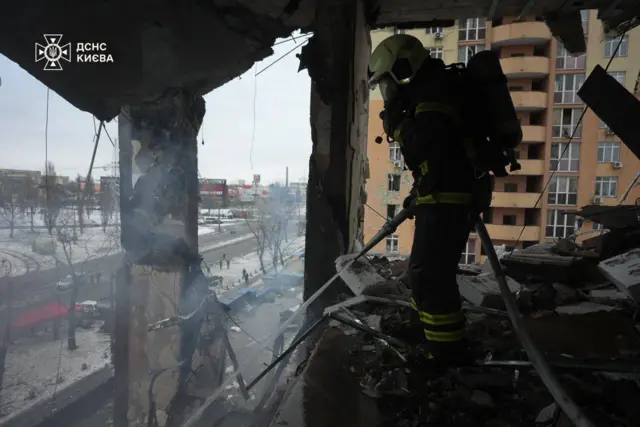 В Киеве дроны повредили несколько многоэтажных жилых домов