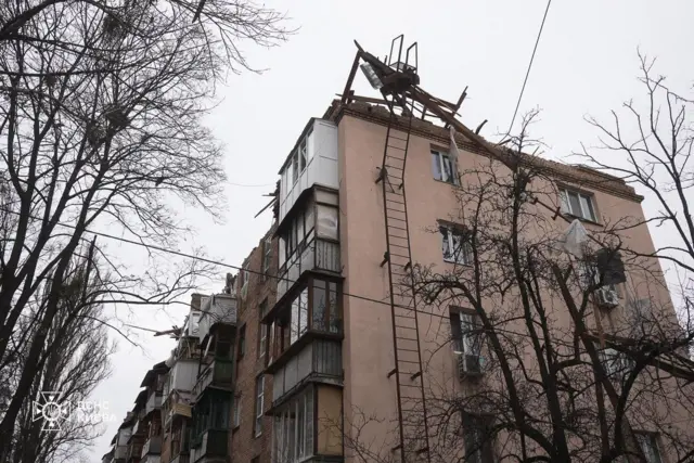 Ранее власти сообщали, что в результате атаки пострадали не менее 10 многоквартирных домов