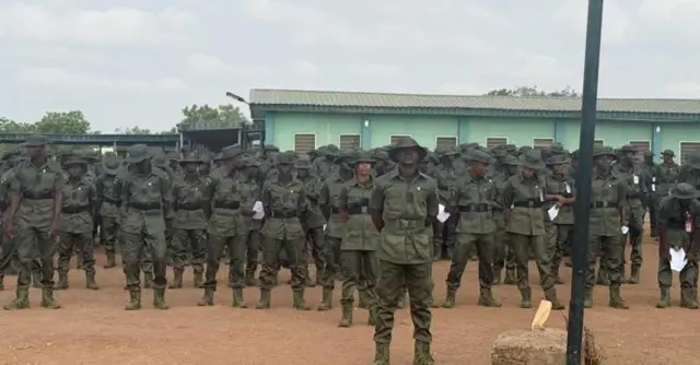Ndị ọrụ nchekwa 'forest guard' mgbe a na-edu ha n'iyi ọrụ na Naịjirịa
