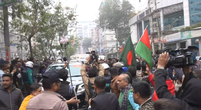 তারেক রহমানকে স্বাগত জানাতে নেতাকর্মীদের ভীড়