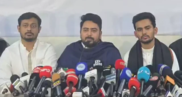 এনসিপি'র সংবাদ সম্মেলনে নাসীরুদ্দীন পাটওয়ারী, নাহিদ ইসলাম ও আসিফ মাহমুদ (বাঁ থেকে)