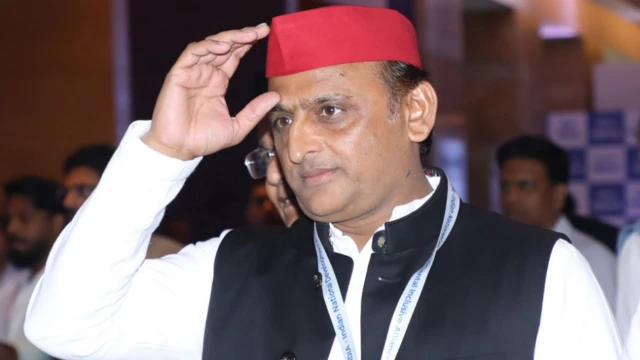 अखिलेश यादव
