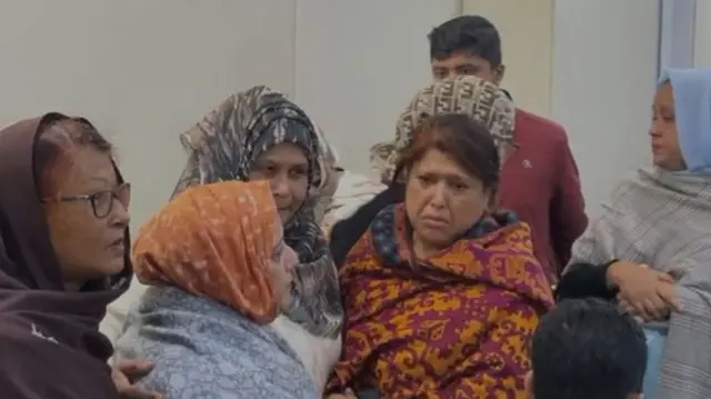 বিএনপি চেয়ারপার্সনের মৃত্যুর খবরে নেতাকর্মীদের অনেকে কান্নায় ভেঙে পড়েন