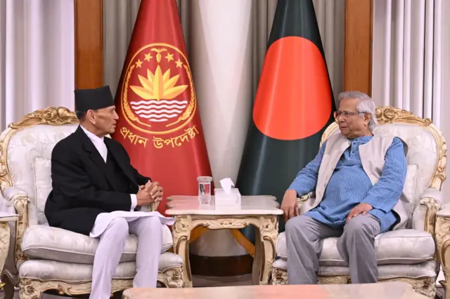 নেপালের পররাষ্ট্রমন্ত্রী বল নন্দ শর্মা বাংলাদেশের অন্তর্বর্তী সরকারের প্রধান উপদেষ্টা মুহাম্মদ ইউনূসের সঙ্গে সাক্ষাৎ করেছেন