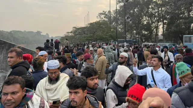 ख़ालिदा ज़िया के जनाज़े के लिए उमड़ी भीड़