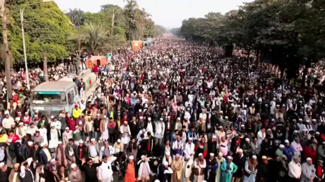 জানাজায় অংশ নিতে আসেন বিপুল সংখ্যক মানুষ