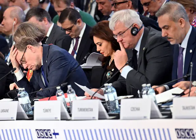 Сибига и министры иностранных дел других стран на заседании совета министров ОБСЕ в Вене