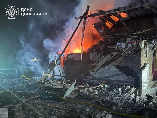 Последствия нового обстрела Славянска — фото спасателей