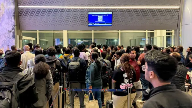 Namoota daandii xiyyaaraatti danqamanii jiran