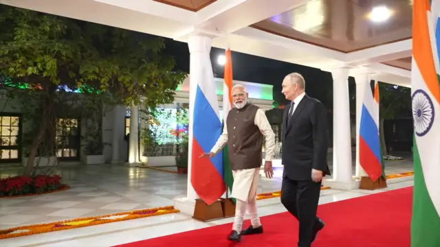 दोनों नेता एयरपोर्ट से सीधा 7 लोक कल्याण मार्ग पहुंचे. यह पीएम मोदी का आधिकारिक आवास है.