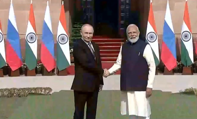 पीएम मोदी के साथ रूसी राष्ट्रपति पुतिन