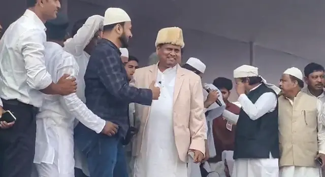 हुमायूं कबीर ने मुर्शिदाबाद में 'बाबरी मस्जिद' के नाम पर एक मस्जिद की नींव रखी