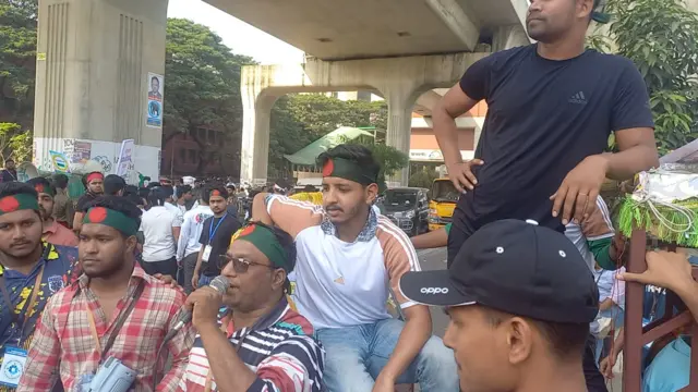 মোবাইল ফোন ব্যবসায়ীদের বিক্ষোভ