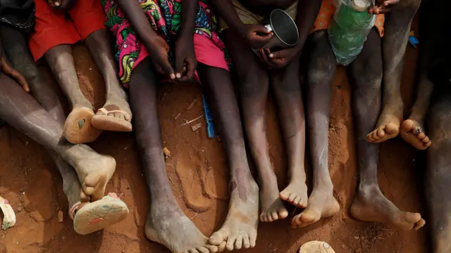 Ƙafafuwan wasu yara a Sudan