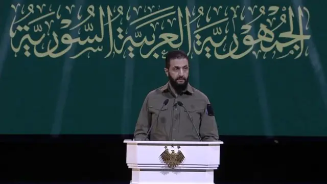 الشرع يلقي خطاباً في قصر المؤتمرات في دمشق