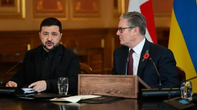 Zeleniskii fi Kiir Staamar