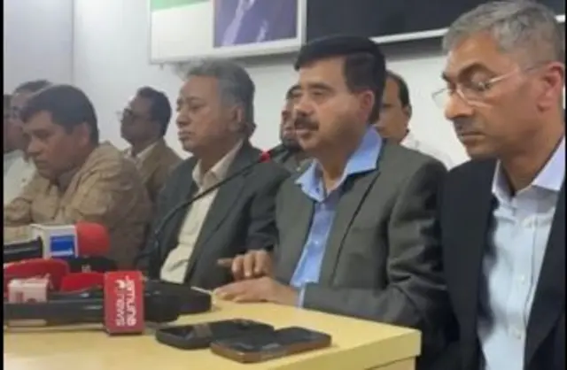 যোগদান অনুষ্ঠানে বিএনপি নেতাদের সাথে শাহাদাত হোসেন সেলিম
