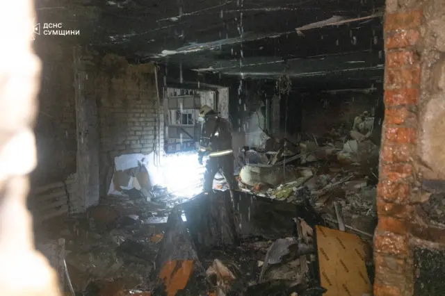 По данным спасателей, часть жильцов успела укрыться в подвале