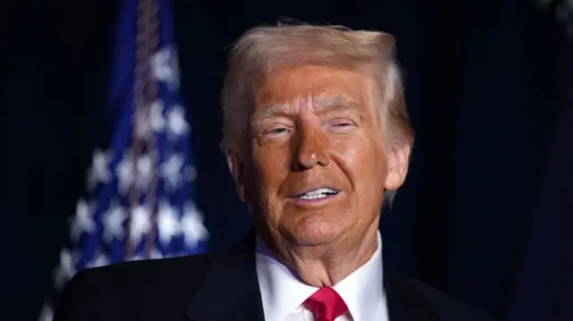 डोनाल्ड ट्रंप