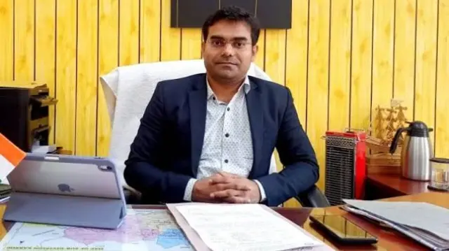 आईएएस अधिकारी ओम कांत ठाकुर