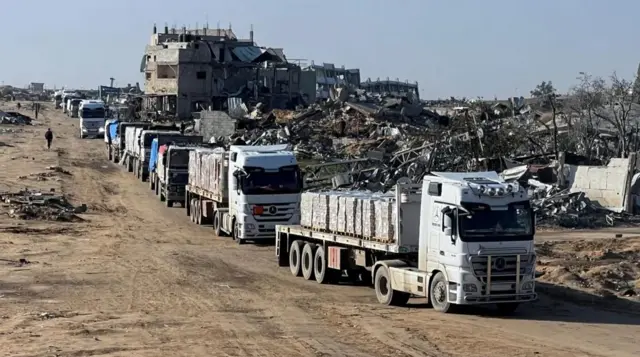 Ụgbọala bu ihe enyemaka mmadụ na-aga Gaza mgbe nkwekọrịta ịkwụsị ịkwa mgbọ malitere na Jenụwarị