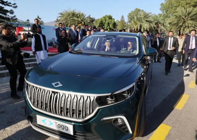 तुर्की के राष्ट्रपति अर्दोआन और पाकिस्तानी प्रधानमंत्री शहबाज़ शरीफ़