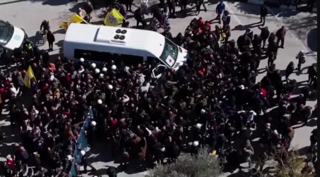 وصول أول دفعة من السجناء الفلسطينيين المفرج عنهم إلى رام الله
