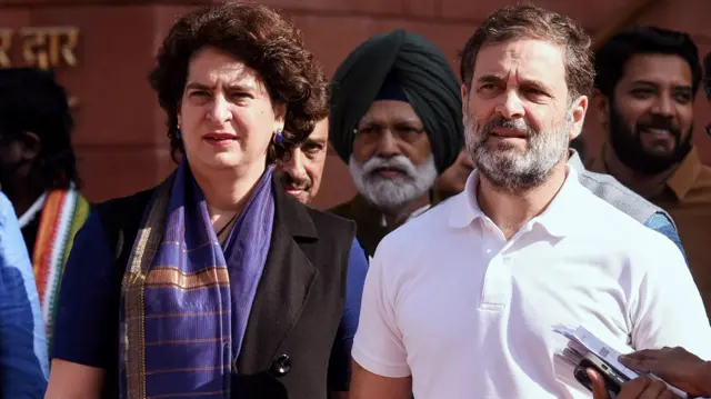 प्रियंका गांधी के साथ राहुल गांधी
